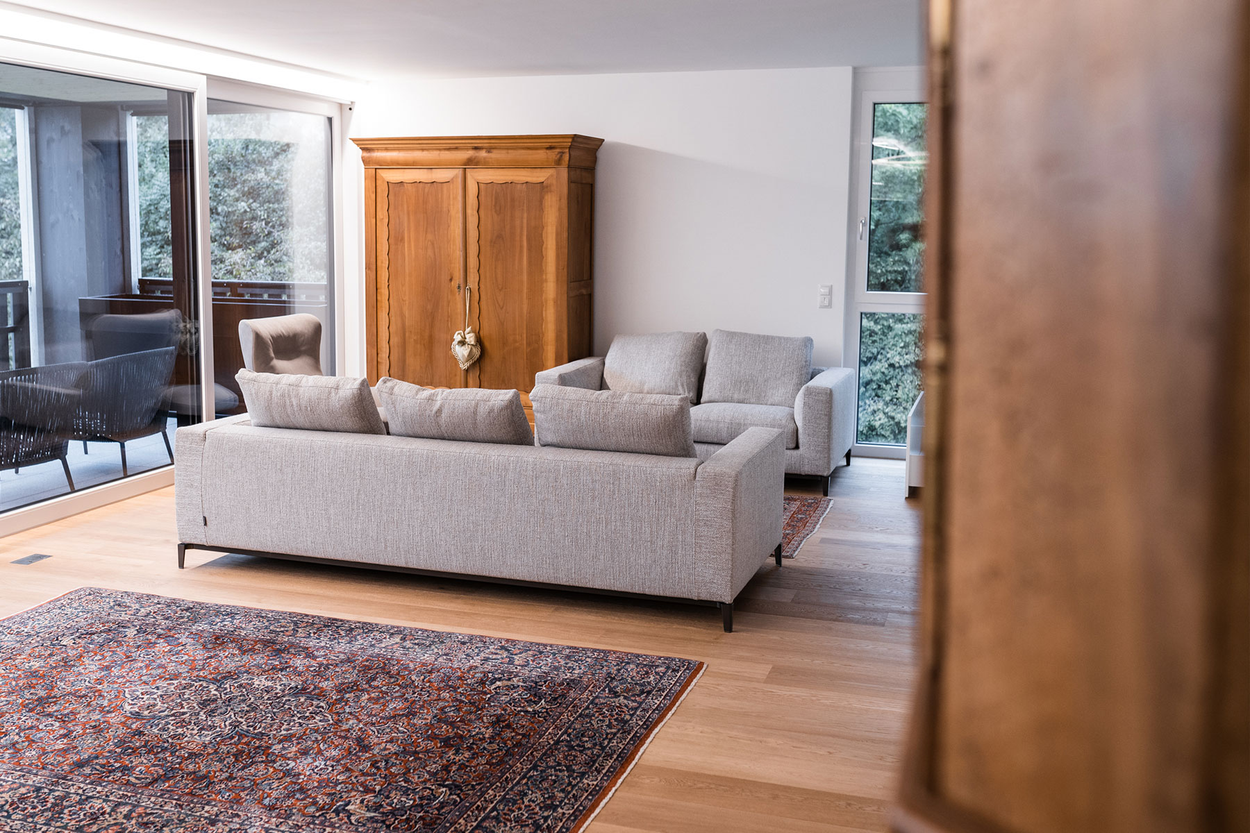 Tischlerei Mähr – Projekt Hilti – Wohnzimmer mit Couch