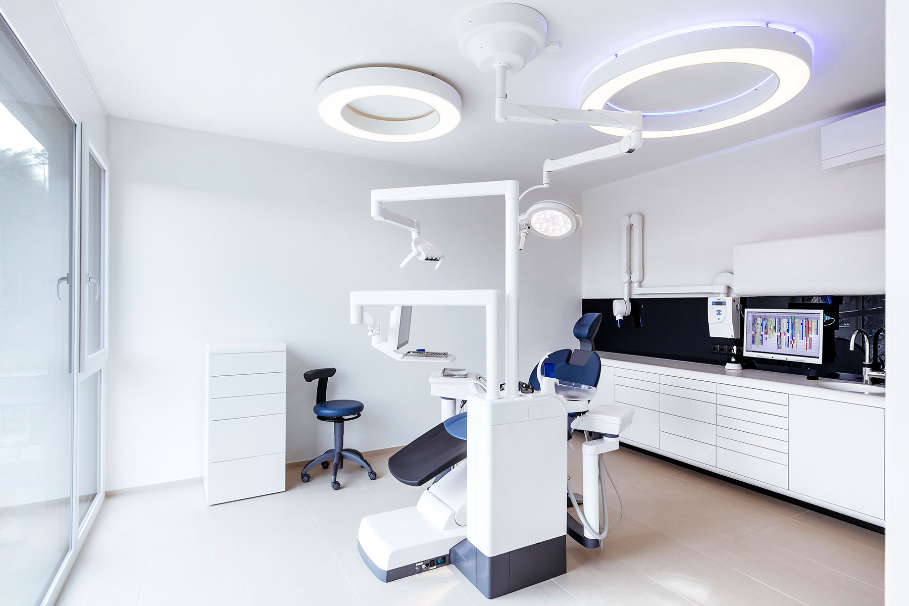 Tischlerei Mähr – Zahnmedizinisches Institut Dr. Burger & Partner – Behandlungsraum